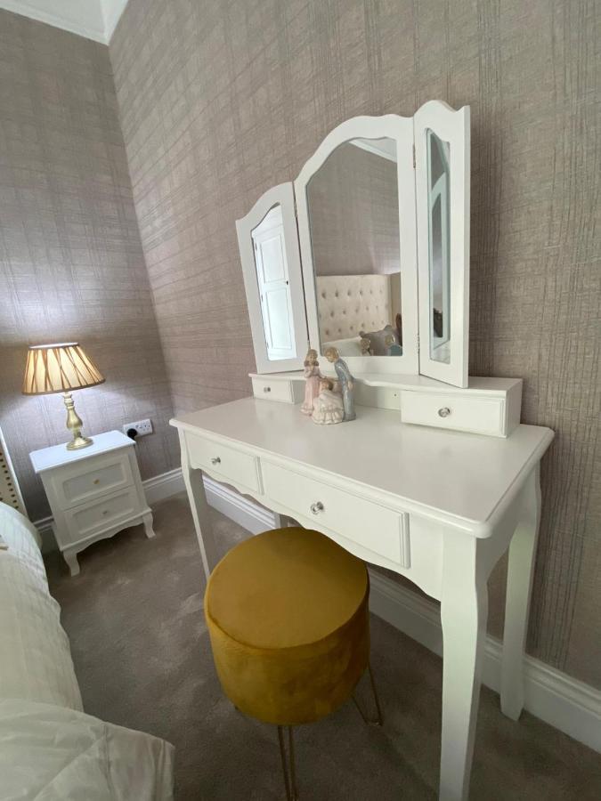 Villa Luxury Lakeside Living Broadview 2 Georgian Town House *